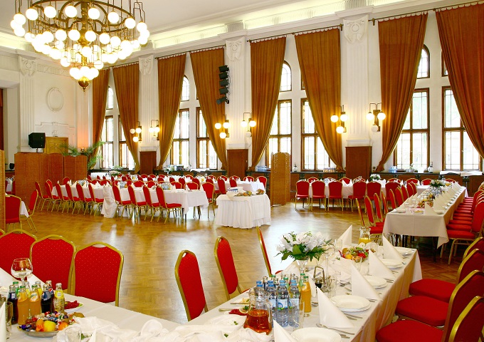 Dobra restauracja w Katowicach, tani catering dla firm, wesele, imprezy okolicznościowe, sale szkoleniowe, bankiety, Śląsk