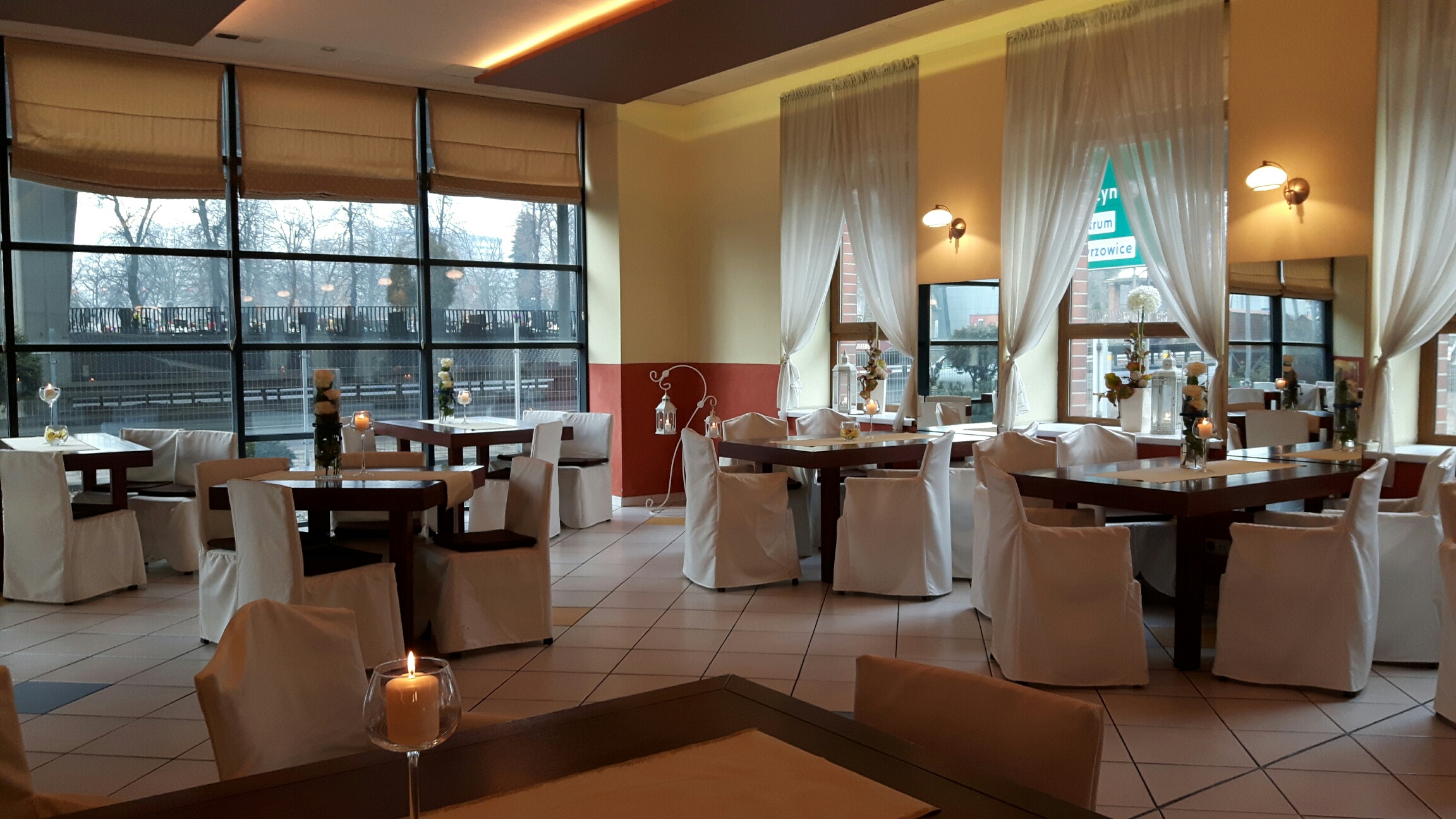 Dobra restauracja w Katowicach, tani catering dla firm, wesele, imprezy okoliczno艣ciowe, sale szkoleniowe, bankiety, 艢l膮sk