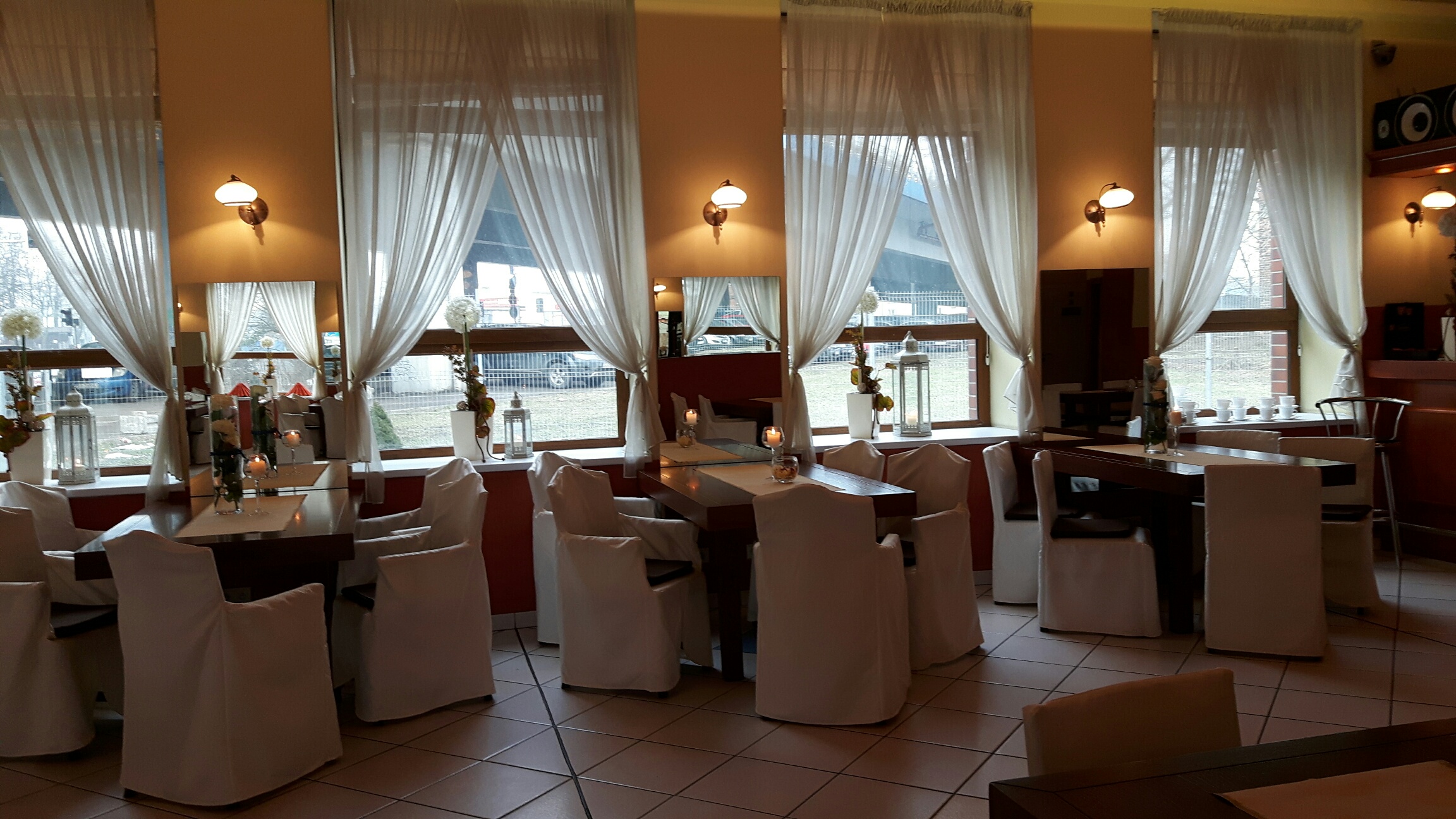 Dobra restauracja w Katowicach, tani catering dla firm, wesele, imprezy okoliczno艣ciowe, sale szkoleniowe, bankiety, 艢l膮sk